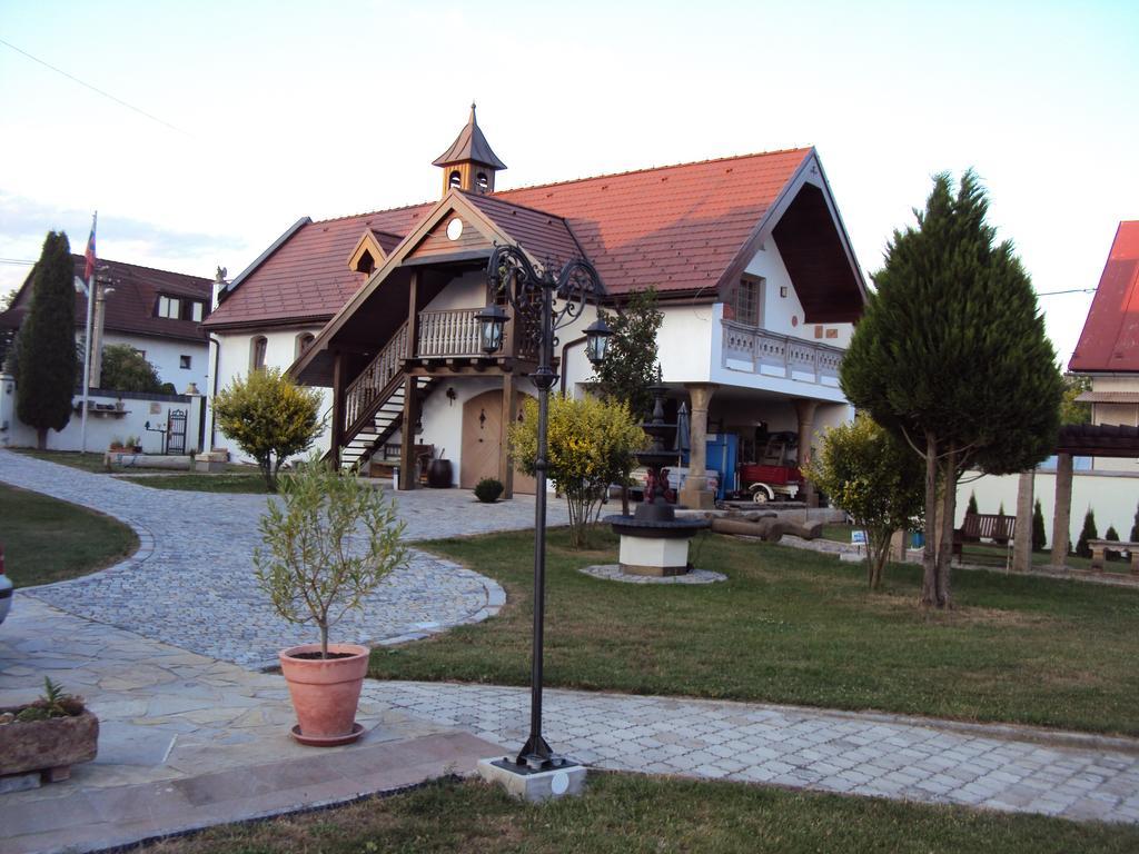 Castle Kastiel Kotesova Apartman Szoba fotó