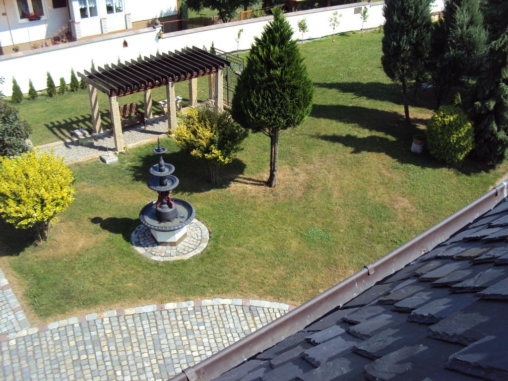 Castle Kastiel Kotesova Apartman Szoba fotó